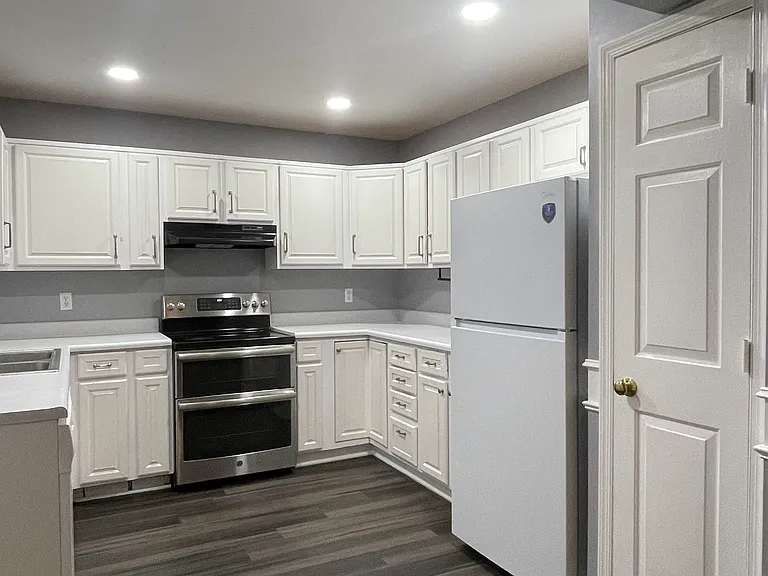 20 Knightsbridge Way — Photo 2