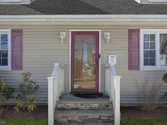 3rd image of 95 Cedar Ave