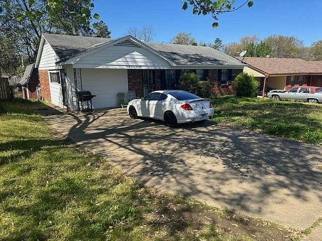 2nd image of 3717 Julia St