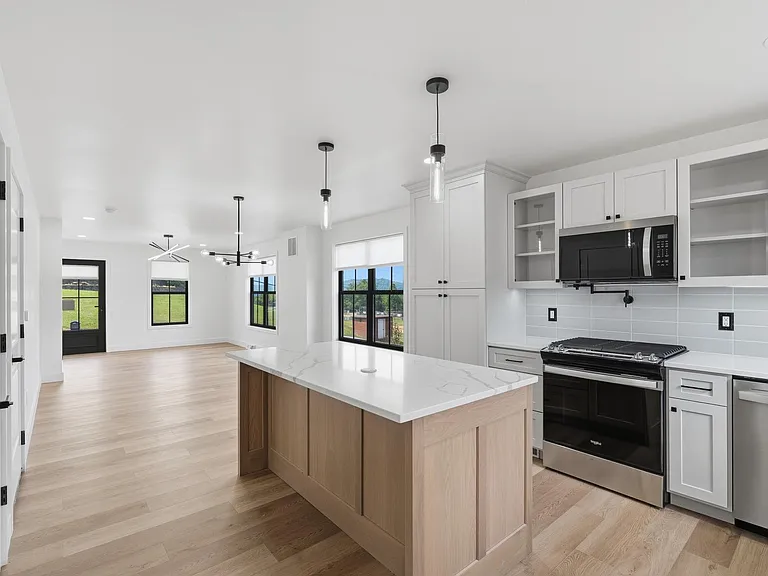 521 Harmony Rd — Photo 9