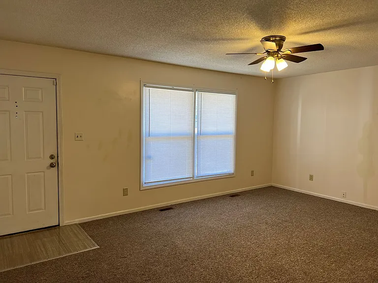 2014 Cedar Point Cir — Photo 2