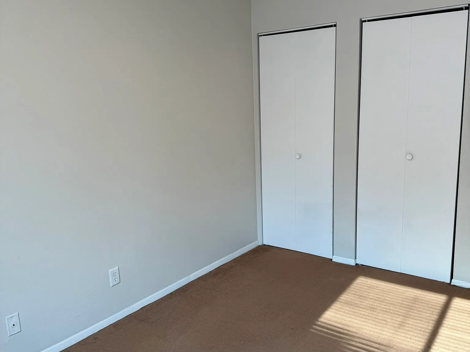 4 bed, 100 sqft, $2,373 — Photo 3