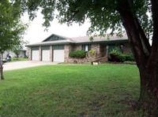 124 N Miles Ave, Valley Center, KS 67147