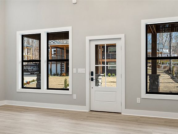 5th image of 415 Tiger Ln