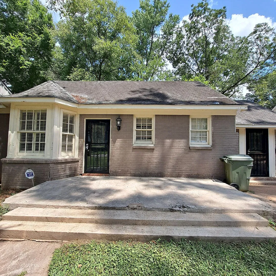 Welcome to 118 S Humes Street! — Photo 1