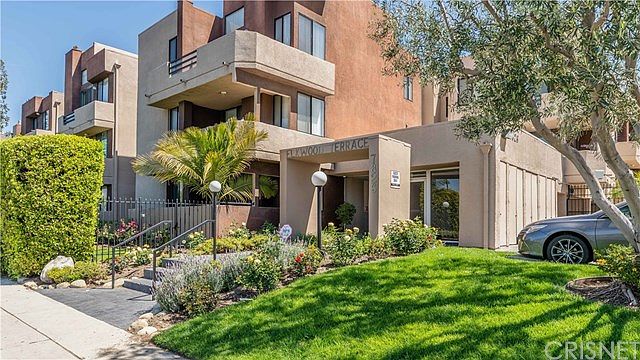 7826 Topanga Canyon Boulevard, Unit 323, Canoga Park, CA 91304