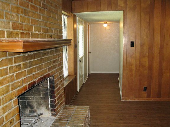 4th image of 2214 Renee St