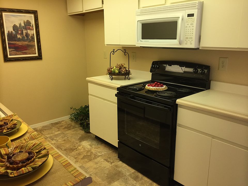 2nd image of 13268 W Countryside Dr