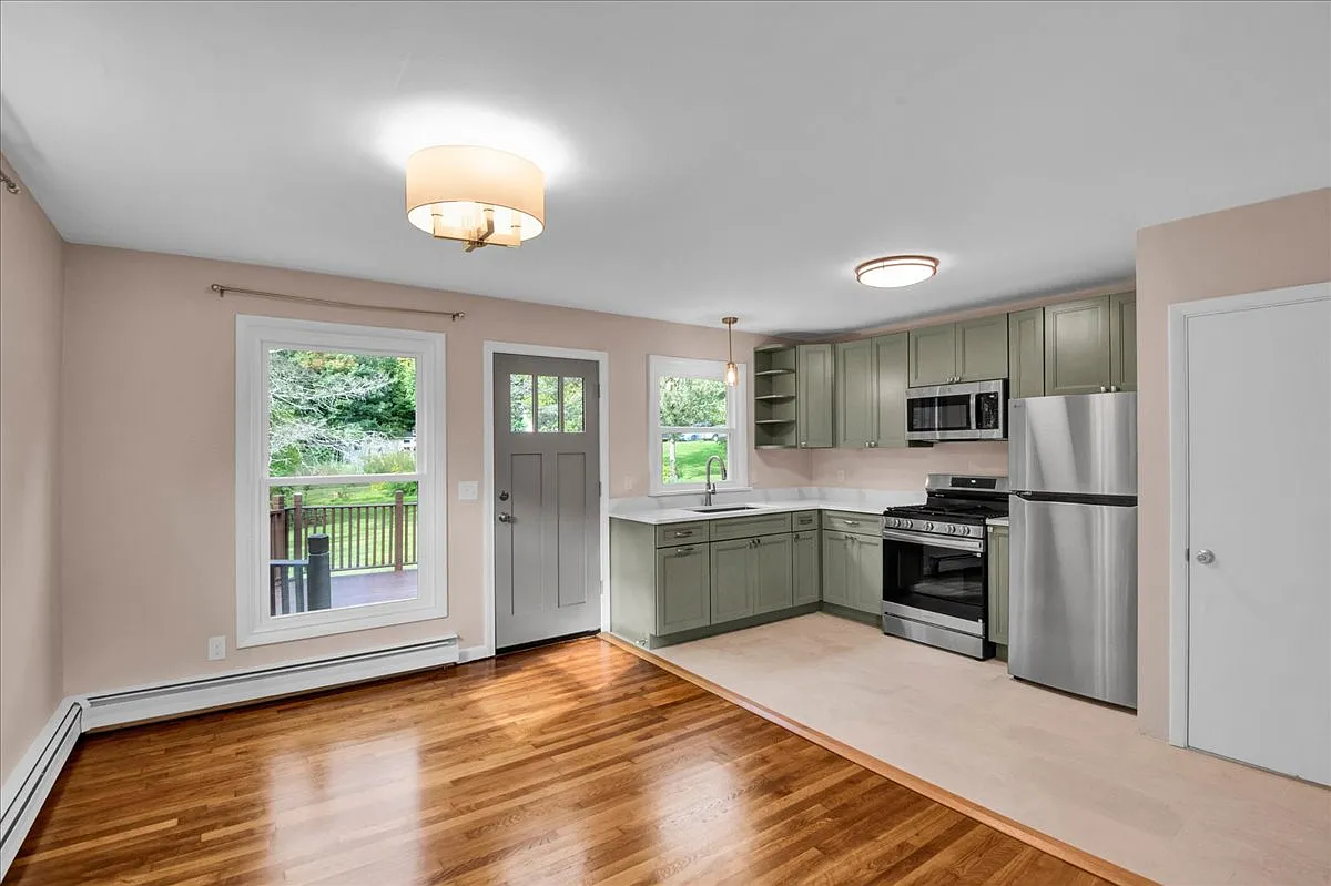 3 bed, 1288 sqft, $3,800 — Photo 1