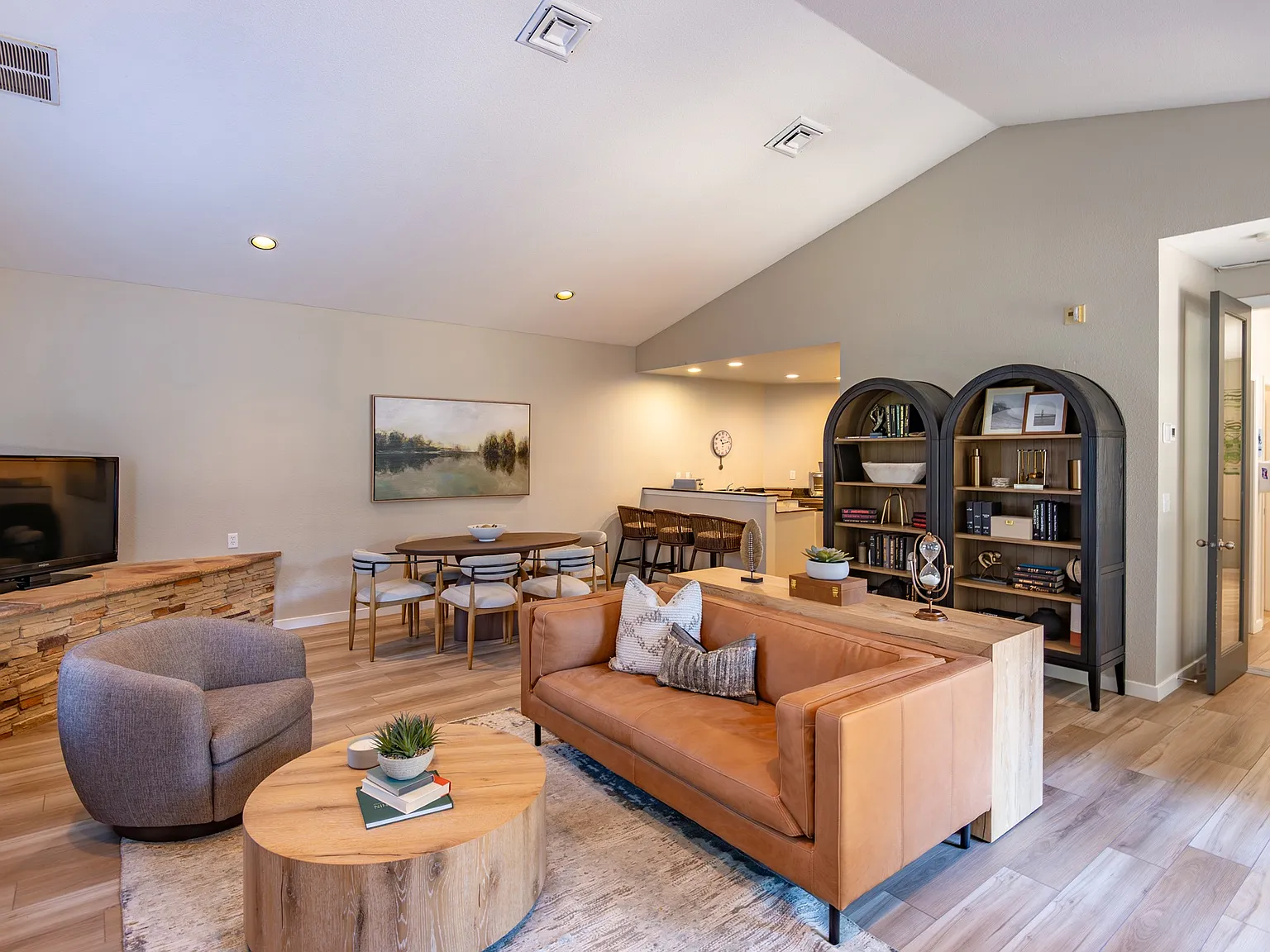 Black Lake Apartments — Photo 4