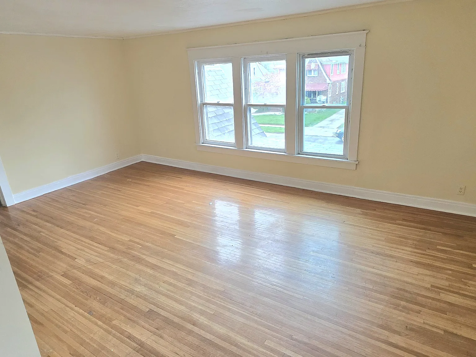2 bed, 2342 sqft, $1,100 — Photo 2