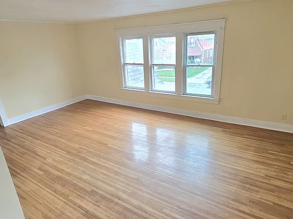 2nd image of 109 Leonard St