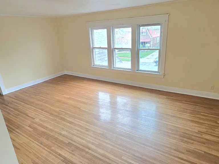 109 Leonard St — Photo 2