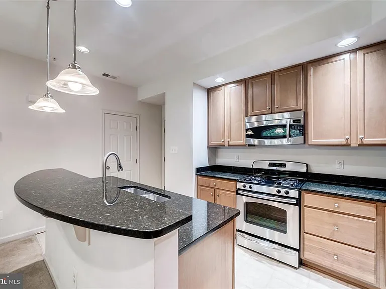 2513 Eastbourne Dr — Photo 5