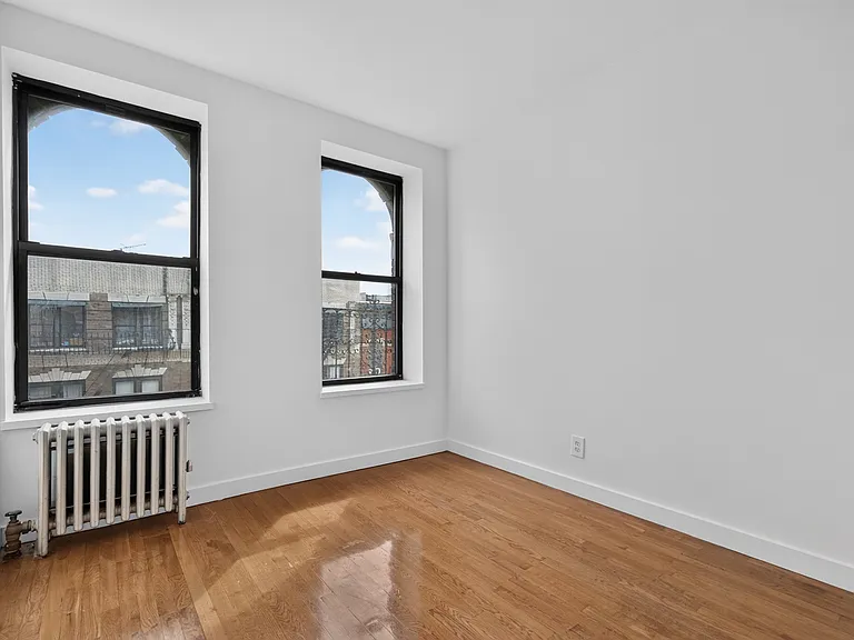 631 E 11th St #24 — Photo 9