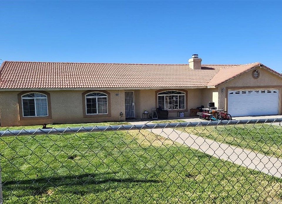 2nd image of 15572 Mauna Loa St