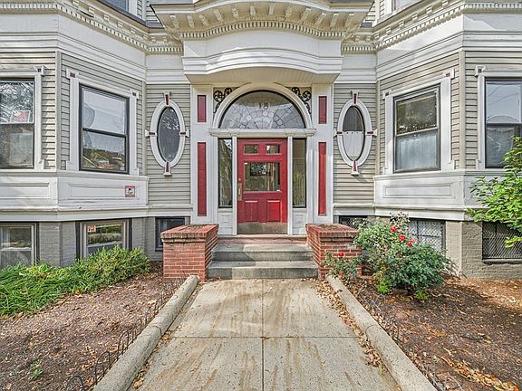 3rd image of 15 Trowbridge St APT 12A
