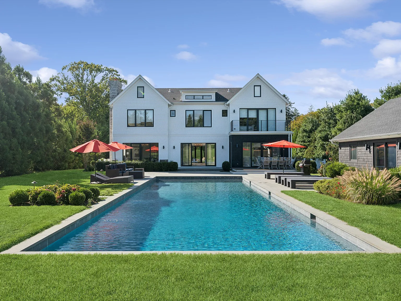 Southampton Village 7 Bedroom with Oversized Pool — Photo 3
