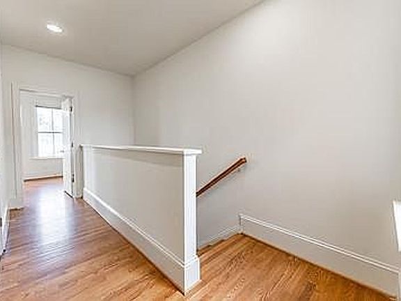 4th image of 1628 W Cary St