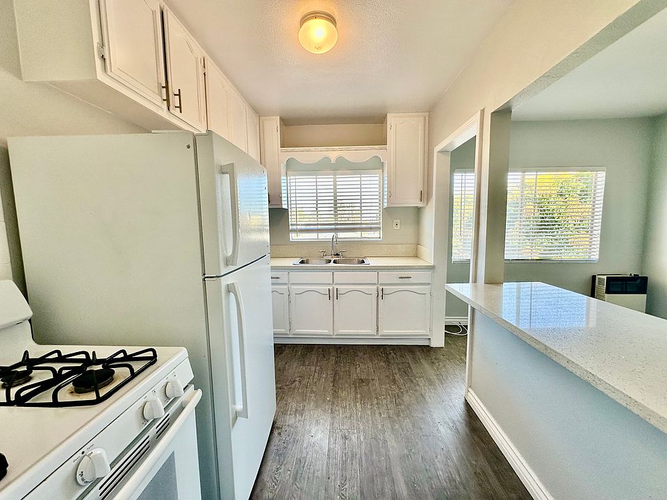 1st image of 549 E 17th St #553
