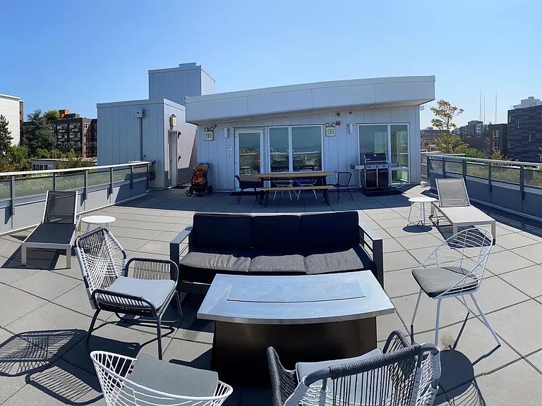 422 Summit Ave E — Photo 22
