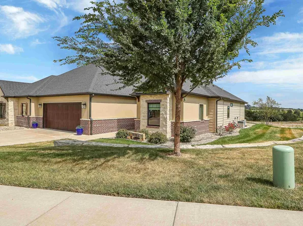 4204 Macgillivray Dr, Manhattan, KS 66503
