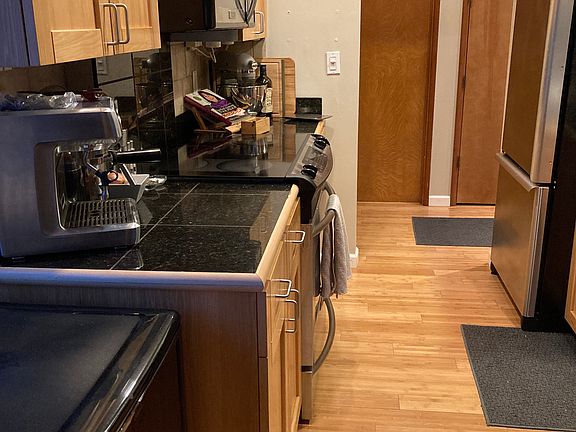 5th image of 515 Lake St S APT 201
