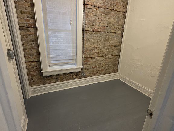 5th image of 1727 W Erie St APT 1R