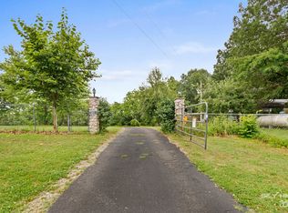 207 Engle Ln, Pineville, MO 64856