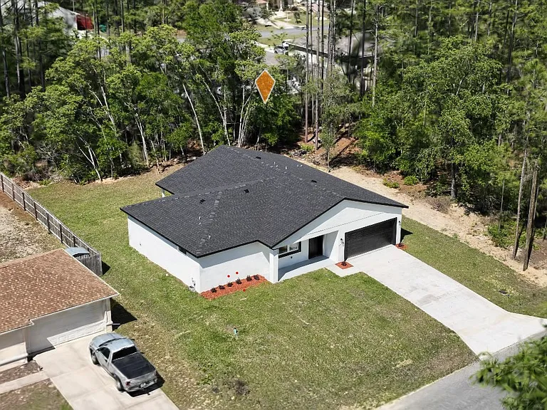 1557 W Elder Ln — Photo 3