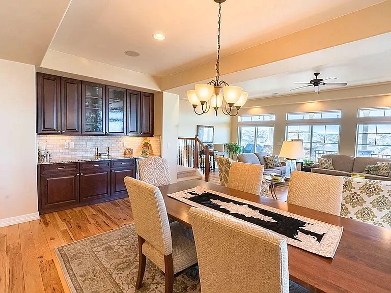 3 bed, 3573 sqft, $4,450 — Photo 4