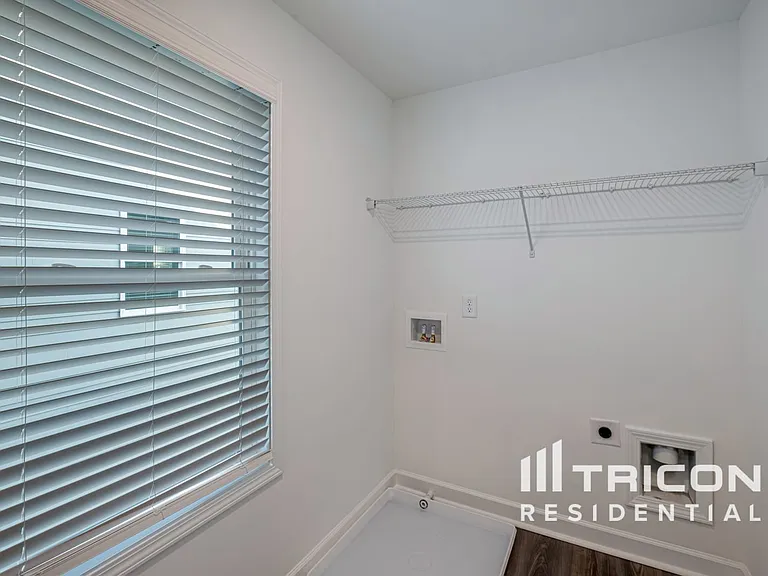 Tricon East Ridge — Photo 17