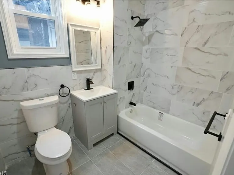 390 Lincoln Ave #2 — Photo 2