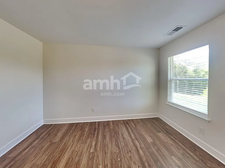5831 Zurich Rd — Photo 13