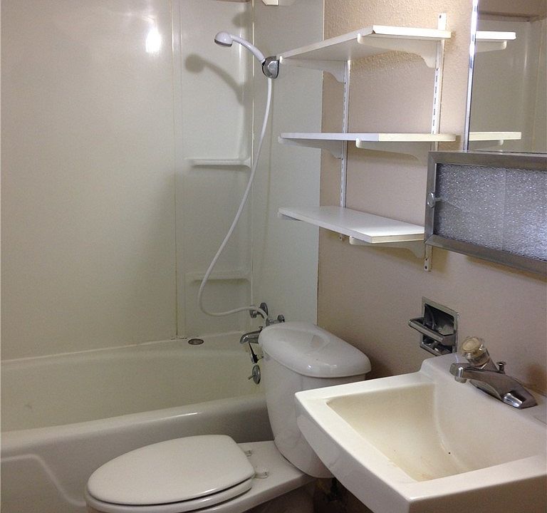 Hathaway Apartments 901 W Main Puyallup, WA Zillow Apartments for