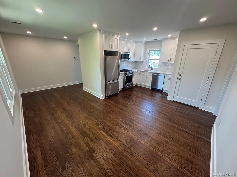 482 4th Ave #2