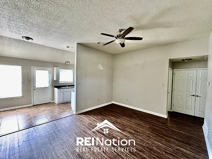 3 bed, 2.0 bath, 1016 sqft, $1,295 — Photo 3