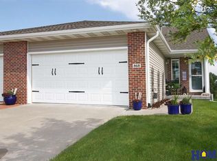 8618 Ridge Hollow Dr, Lincoln, NE 68526