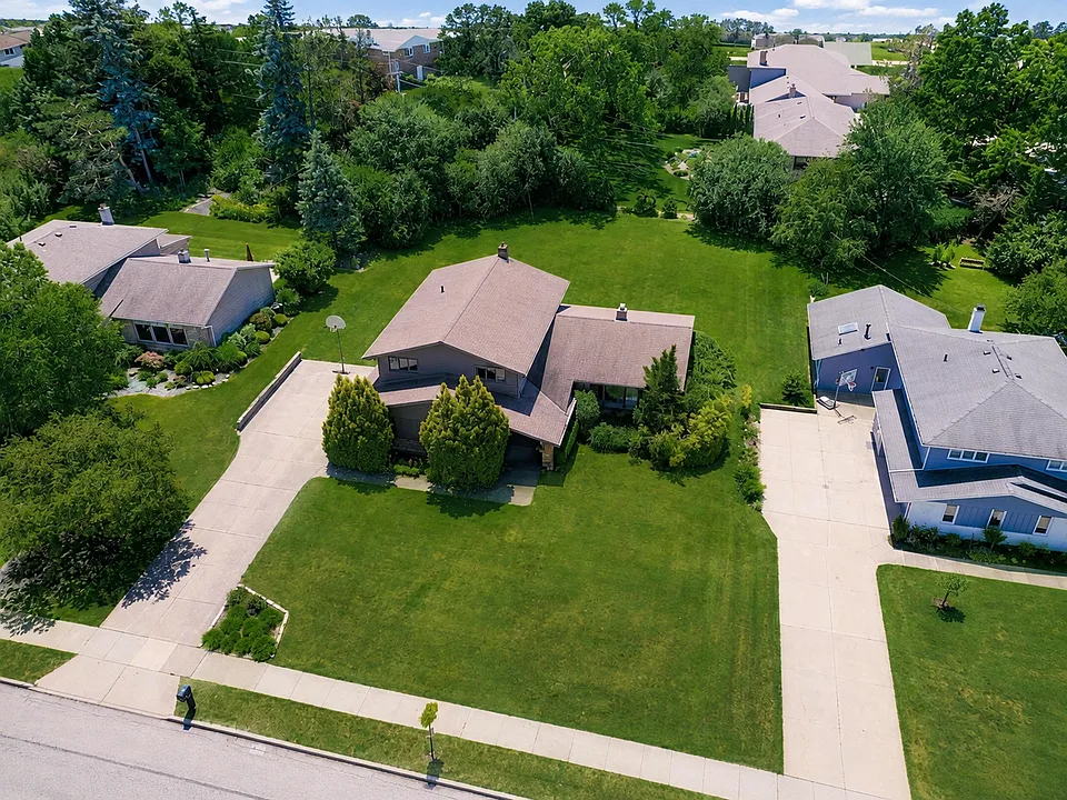 24390 Fairmount Blvd