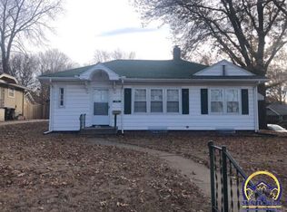 1725 NW Belvoir Ct, Topeka, KS 66606