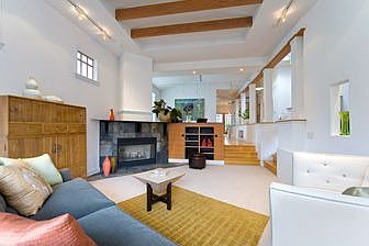 Living Room Flow :: 5910 Pinewood Road