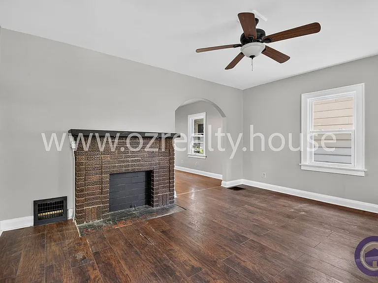 2034 Berkshire Pl — Photo 3