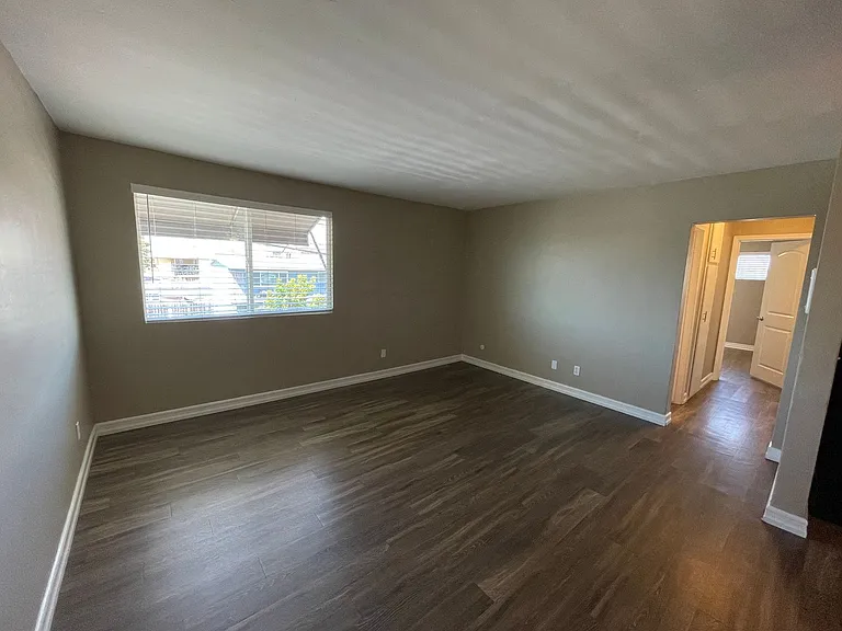 5005 Trojan Ave- Newly Renovated Ground Floor Home — Photo 9