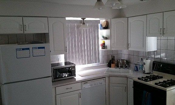 3rd image of 5025 Fargo Ave