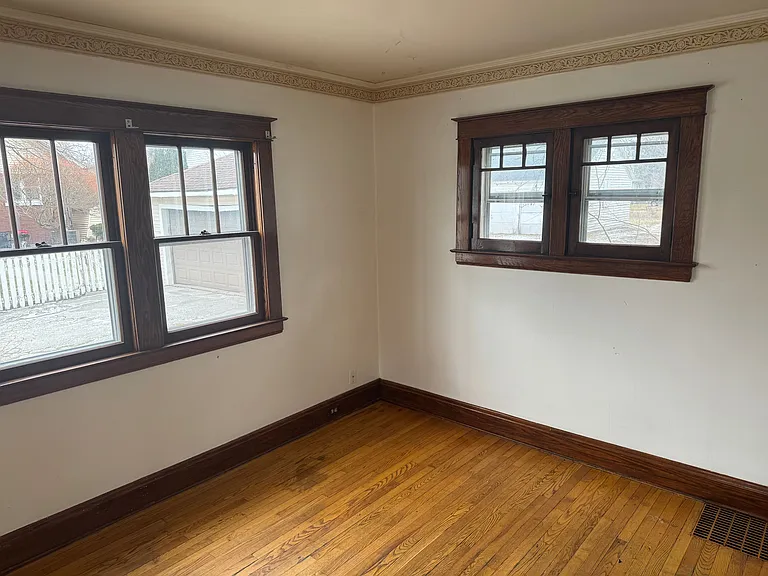 708 Hancock St — Photo 8