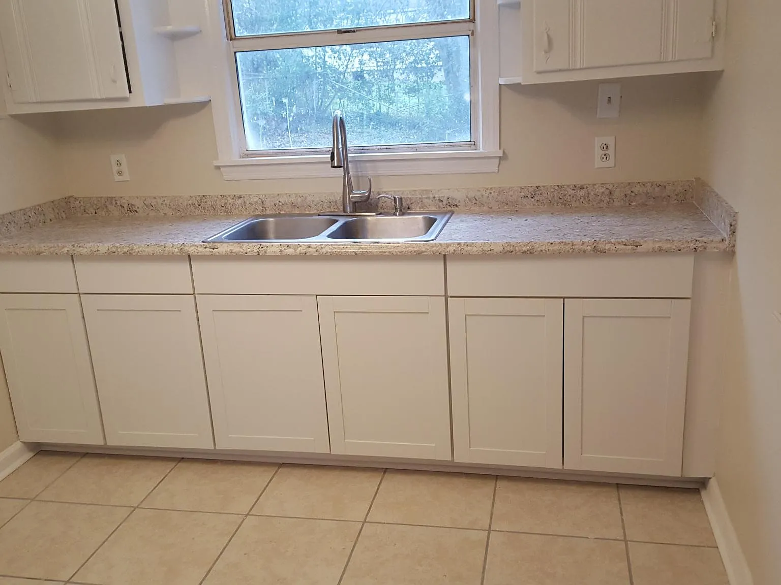 3 bed, 1080 sqft, $1,250 — Photo 2