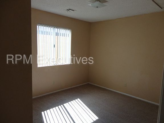 5th image of 550 E Avenue H