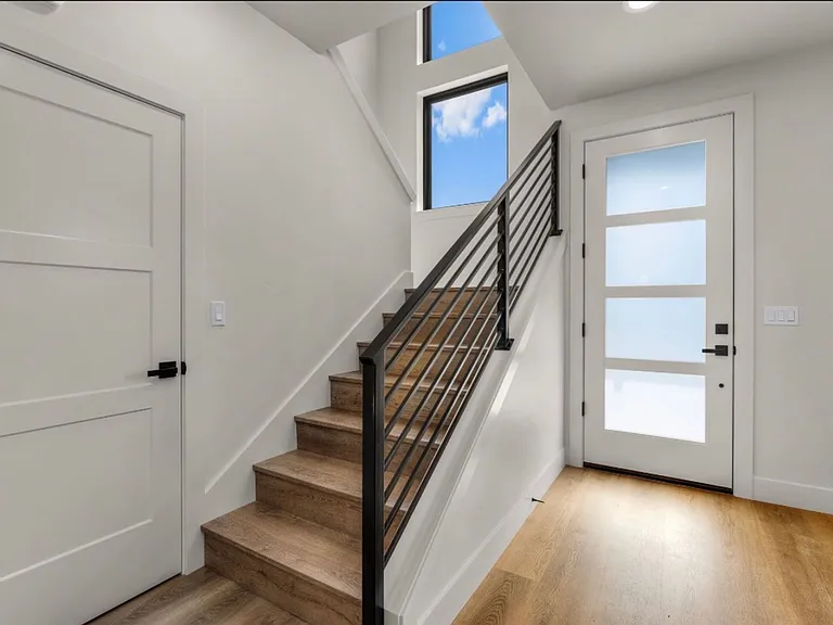 2548 SW Yew Ave #104 — Photo 11