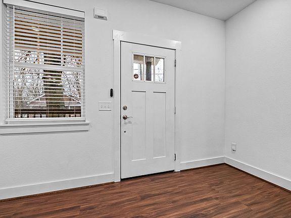 4th image of 304 S College Ave