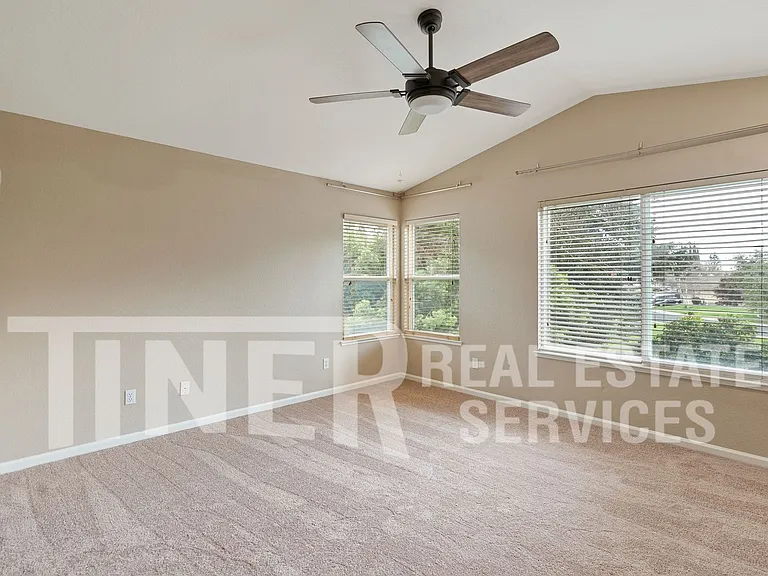8276 Oakbark Ct — Photo 14